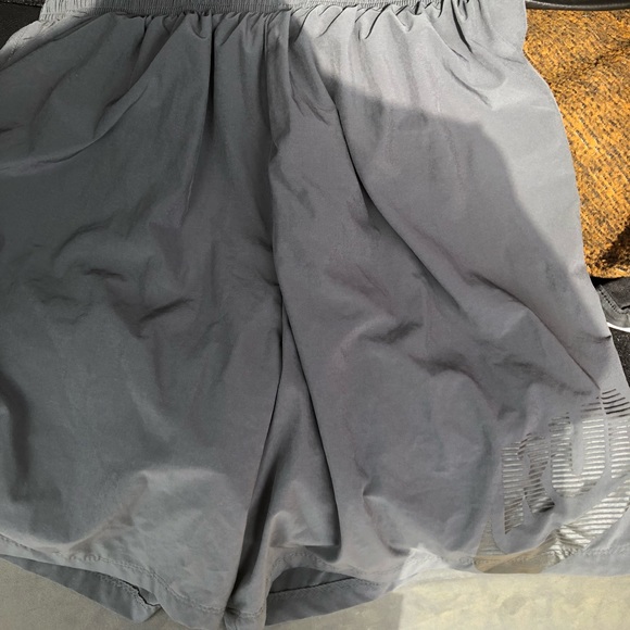 Cloths - Picture 8 of 8